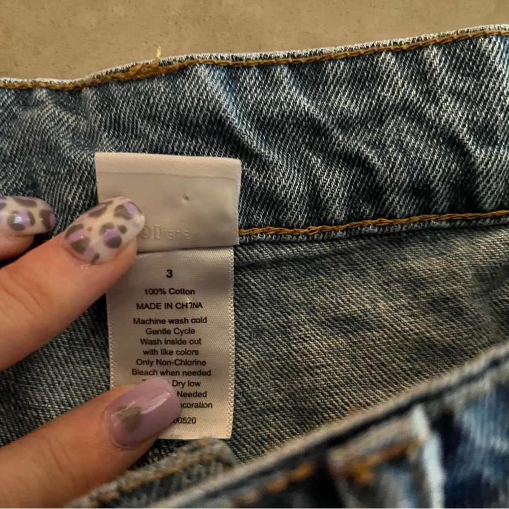 Disney Alice in Wonderland Jean Cutoff Shorts - Picture 5 of 5